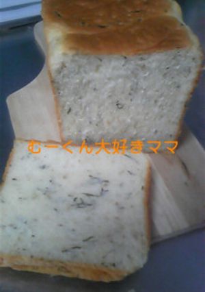 人参葉っぱと胡麻角食パン-レシピのメイン写真