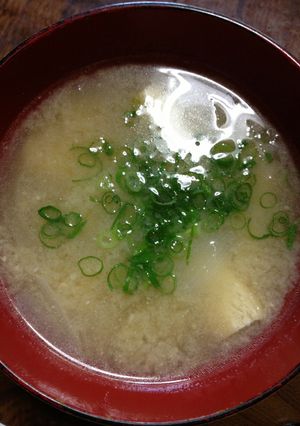 旨味たっぷり玉ねぎとお揚げさんのおみそ汁-レシピのメイン写真