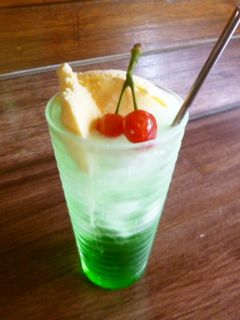 146.くりーむそーだ れもん おすわり レモンクリームソーダ by おうちかふぇ☕ 【クックパッド】 簡単