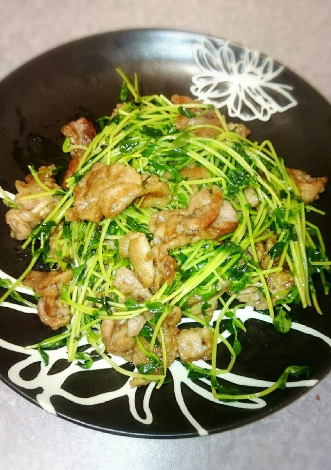 簡単！栄養満点！豆苗と豚肉の塩レモン炒め-レシピのメイン写真
