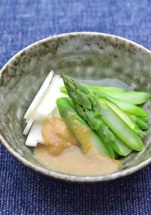 うどとアスパラのごま酢味噌かけ-レシピのメイン写真