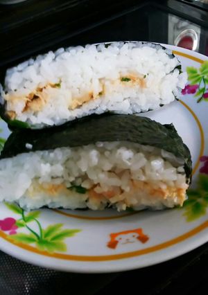 朝食やランチに♪ツナとタラコのおにぎらず-レシピのメイン写真