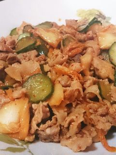 辛いの苦手でも食べたい!豚キムチ(笑)-レシピのメイン写真