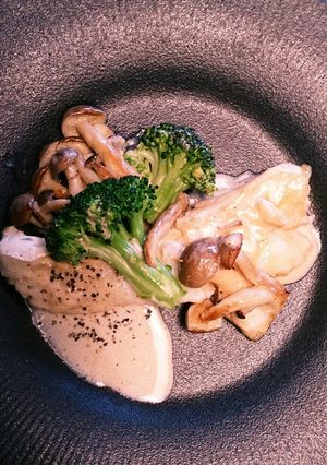 鱈のソテー。生クリームソースで-レシピのメイン写真