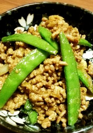 スナップエンドウとひき肉のカレー味-レシピのメイン写真