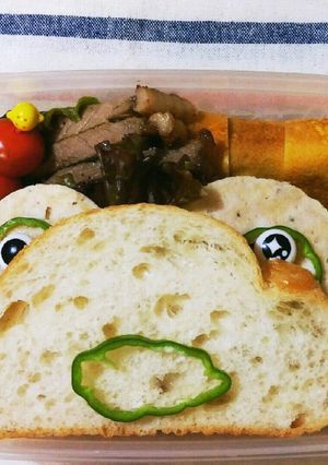 自家製鶏ハムで、カエル君サンドイッチ！-レシピのメイン写真