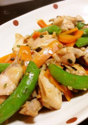 スナップエンドウと鶏肉の彩り塩炒め-レシピのメイン写真
