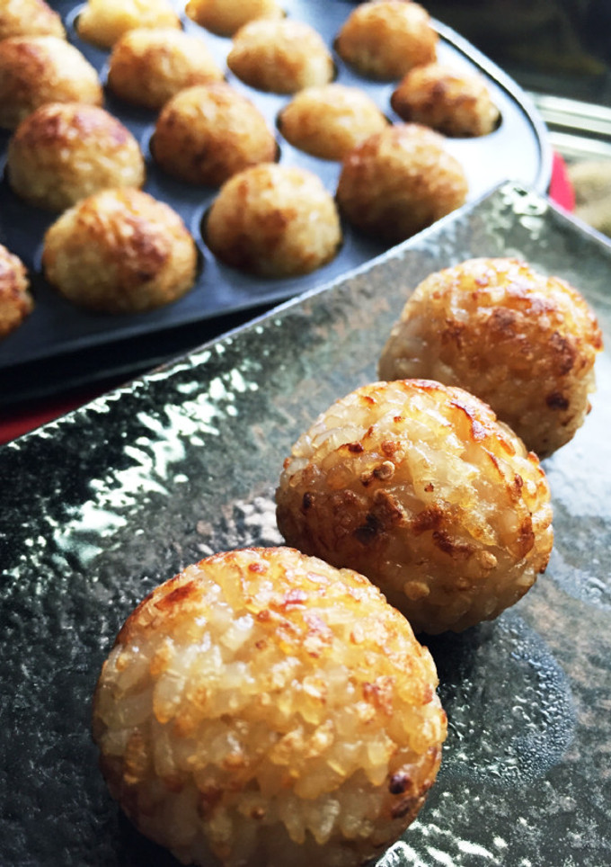 たこ焼き器で！最高の香ばしい！焼おにぎり-レシピのメイン写真