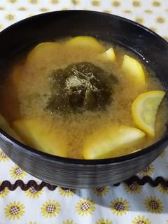 ズッキーニととろろ昆布の味噌汁-レシピのメイン写真