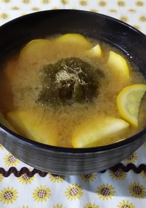 ズッキーニととろろ昆布の味噌汁-レシピのメイン写真