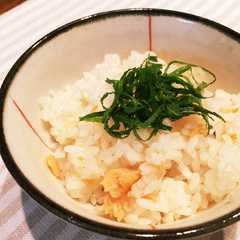 รูปของ 簡単！鮭と梅のさっぱり炊き込みごはん