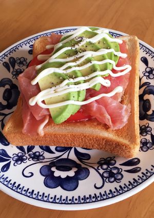 簡単だけど豪華！アボカド生ハムトースト-レシピのメイン写真
