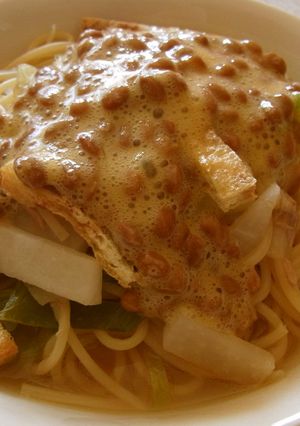 揚げ・納豆・玉ねぎパスタ　味ポン風味-レシピのメイン写真