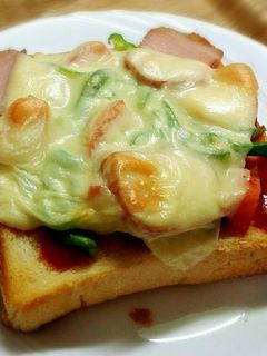簡単おいしい♪食パンで作るピザトースト-レシピのメイン写真