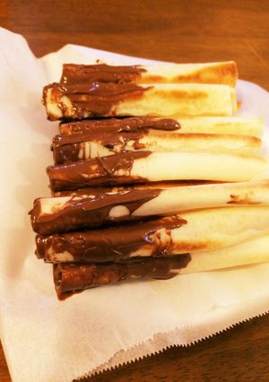 超簡単おやつ！春巻きの皮でチョコポッキー-レシピのメイン写真