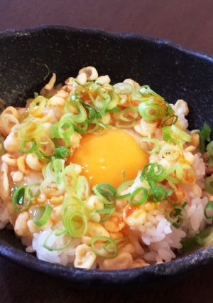 ピリ辛☆たぬき卵かけご飯-レシピのメイン写真