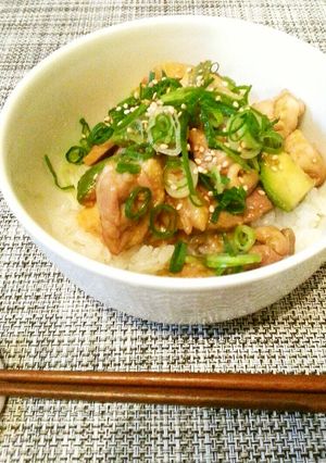 鶏とアボカドのコク旨丼-レシピのメイン写真