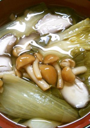 簡単チンゲン菜　椎茸　なめこの　お吸い物-レシピのメイン写真