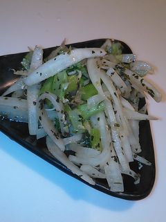 簡単!安価で美味い大根皮炒め-レシピのメイン写真