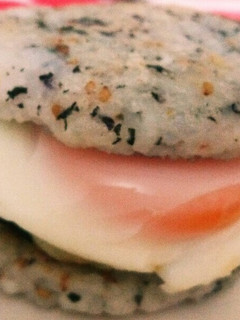 餃子の余りのタネで和風ライスバーガー!!-レシピのメイン写真