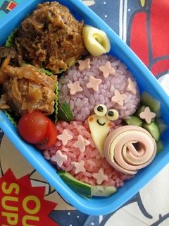 アジサイとカタツムリのお弁当(キャラ弁)-レシピのメイン写真