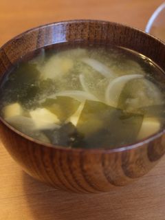 英太パパ味噌汁その②〜わかめと豆腐編〜-レシピのメイン写真