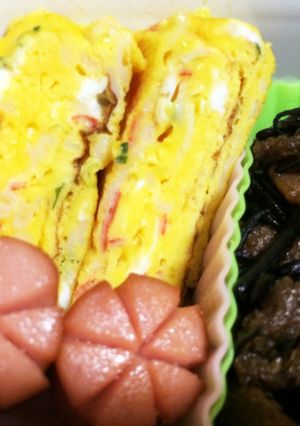 お弁当に☆⑥カニカマと青ネギ入りの卵焼き-レシピのメイン写真