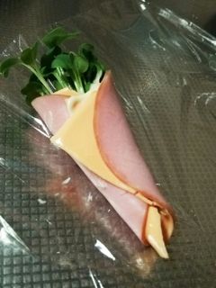 お弁当に♪ハムとかいわれ大根の花束-レシピのメイン写真