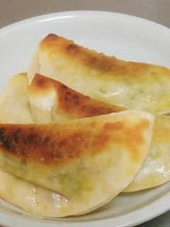 餃子の皮でアボカドチーズの簡単おつまみ☆-レシピのメイン写真