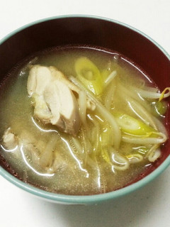 鶏もも肉ともやしのお味噌汁-レシピのメイン写真