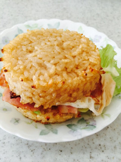 簡単☆ベーコンエッグでライスバーガー-レシピのメイン写真