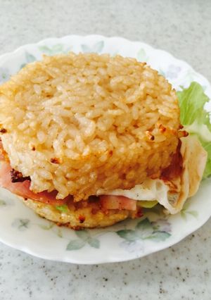 簡単☆ベーコンエッグでライスバーガー-レシピのメイン写真