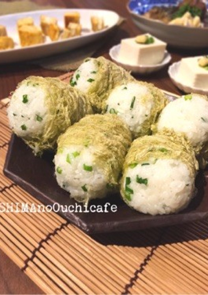 ネギ胡麻オニギリのとろろ昆布巻き-レシピのメイン写真