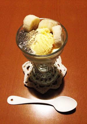 チアシード添えバナナヨーグルトパフェ♡-レシピのメイン写真