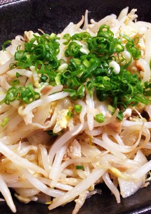 もやしと玉ねぎとツナの簡単節約!卵とじ-レシピのメイン写真