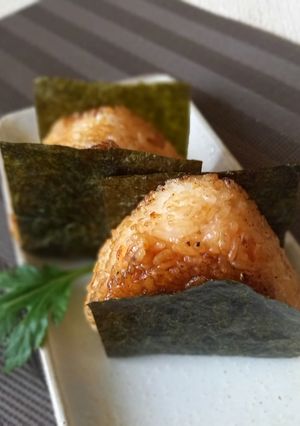 祖母の優しさ♡海苔で巻く焼おにぎり-レシピのメイン写真