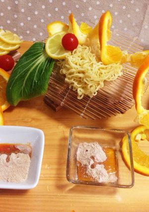 オレンジと食べる☆辛みそ豚骨つけ麺ランチ-レシピのメイン写真