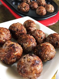 たこ焼き器!雑穀米味噌バター焼きおにぎり-レシピのメイン写真