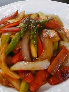 アスパラと新玉ねぎとソーセージの炒め物-レシピのメイン写真
