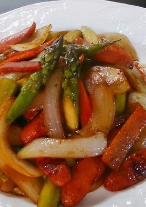 アスパラと新玉ねぎとソーセージの炒め物-レシピのメイン写真