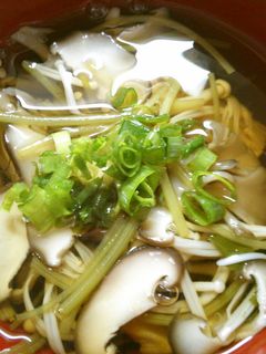 簡単 和食に きのこと三つ葉の お吸い物-レシピのメイン写真