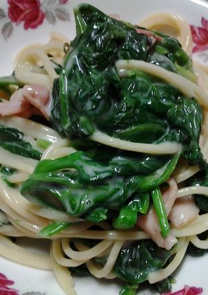 ほうれん草とﾍﾞｰｺﾝのｸﾘｰﾑﾊﾟｽﾀ-レシピのメイン写真