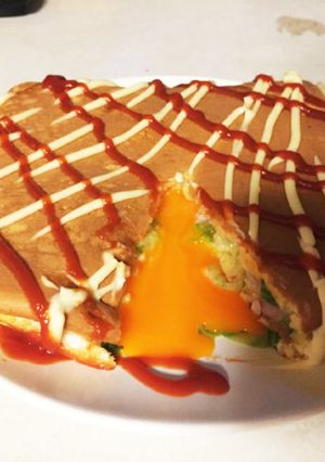 チーズに卵がとろ〜ん！ホットケーキサンド-レシピのメイン写真