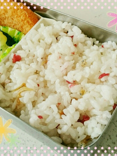 夏弁当☆カリカリじゃこと梅干しの混ぜご飯-レシピのメイン写真