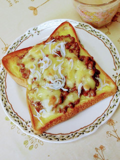 納豆としらすのトースト-レシピのメイン写真