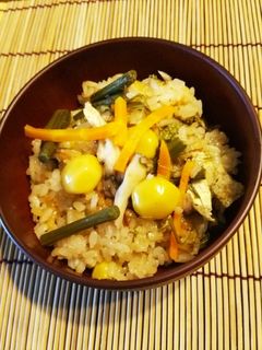 炊飯器*簡単!蕨・舞茸の山菜おこわ♪-レシピのメイン写真