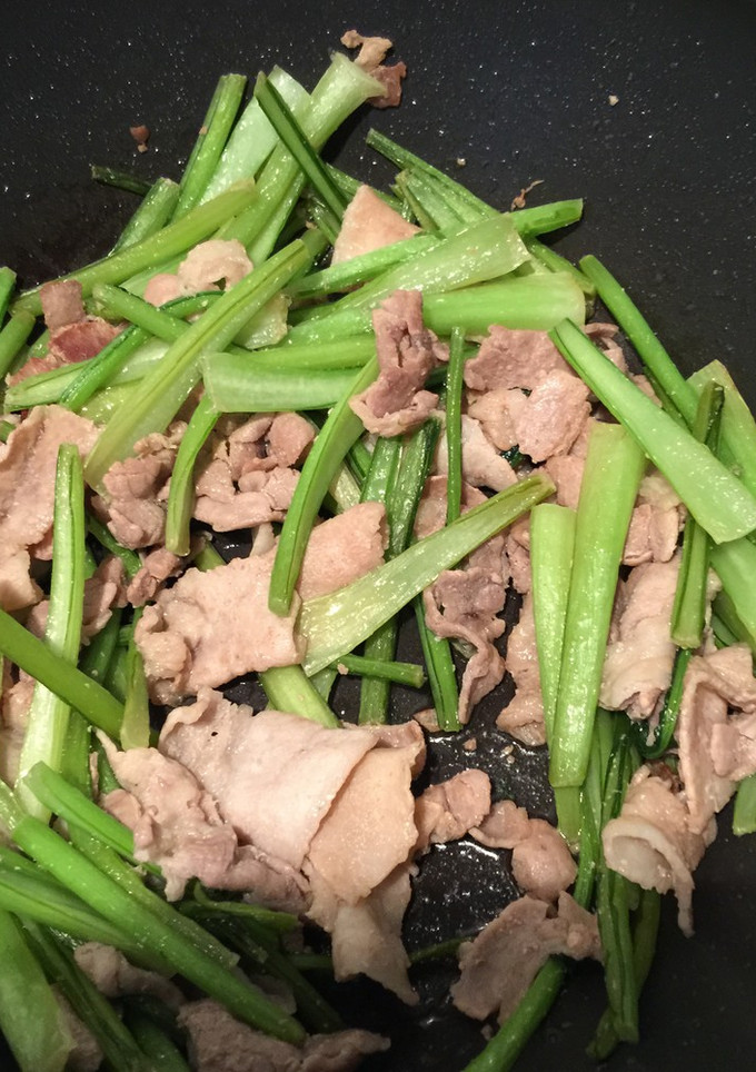 蕪の葉と茎と豚ばら肉の塩炒め-レシピのメイン写真