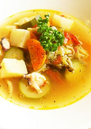 旨みたっぷり♡タコと野菜のコンソメスープ-レシピのメイン写真