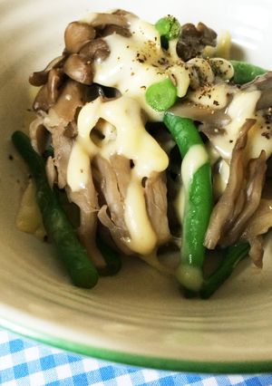 超簡単まいたけとインゲンのとろりんチーズ-レシピのメイン写真