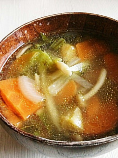 たっぷり野菜と油揚げのコンソメスープ-レシピのメイン写真